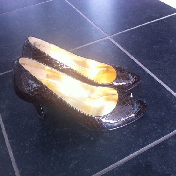 Enzo Angiolini dark brown patent croc peep toe heels - size 5 - Picture 7 of 7